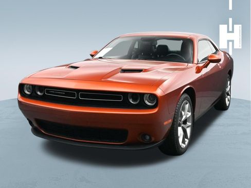 Used 2021 Dodge Challenger SXT w/ Plus Package RWD image 3