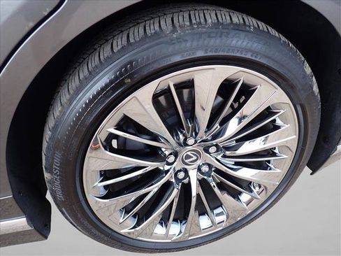Used 2022 Lexus LS 500 AWD w/ Luxury Package image 7