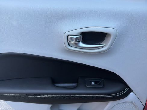 Used 2018 Jeep Compass Latitude w/ Popular Equipment Group image 23