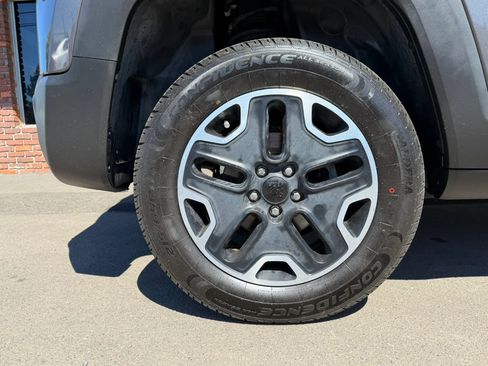 Used 2016 Jeep Renegade Trailhawk AWD/4WD image 19
