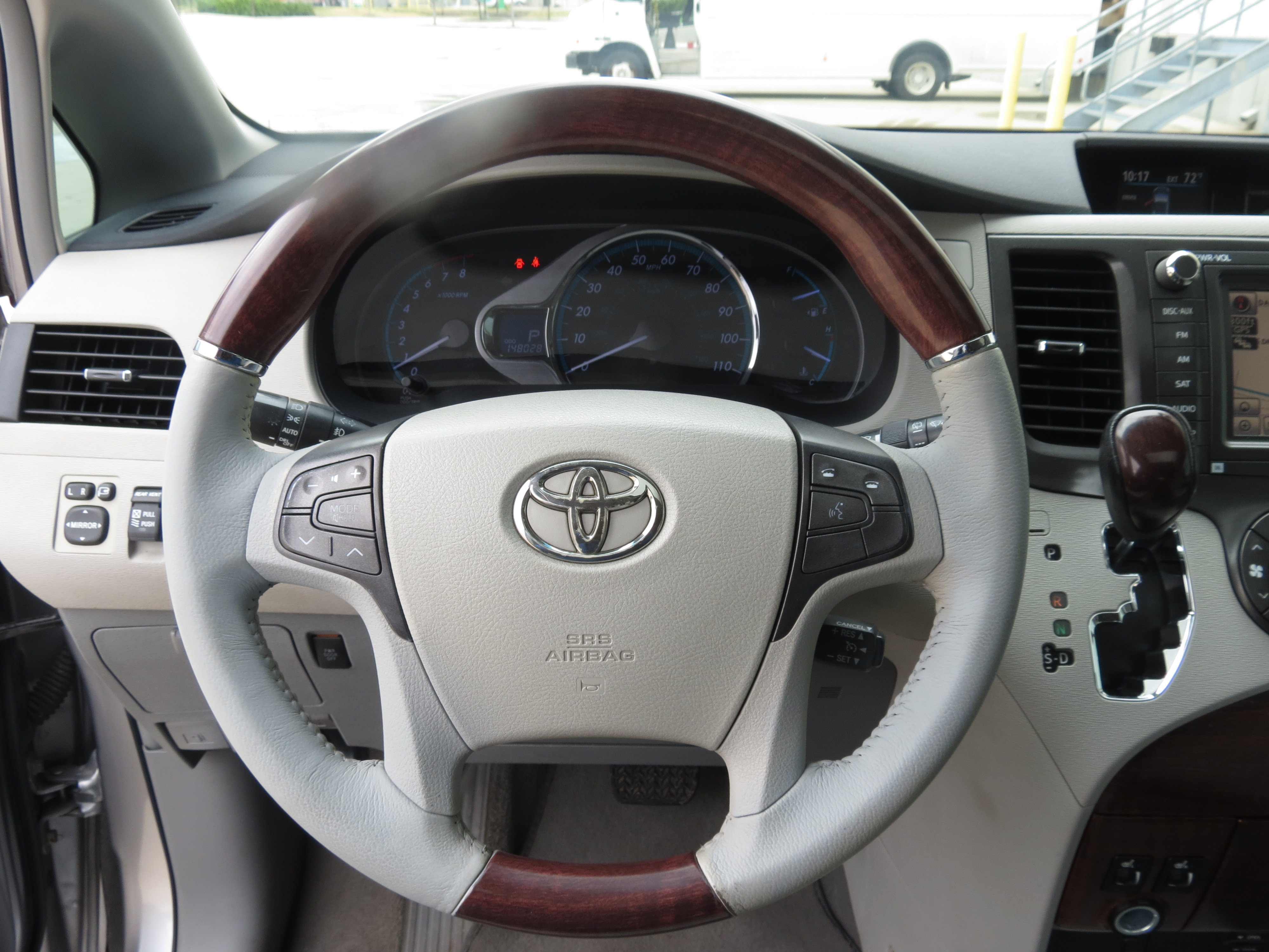 Used 2011 Toyota Sienna Limited w/ Premium Pkg FWD image 13