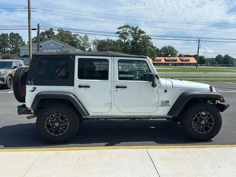 Used 2017 Jeep Wrangler Unlimited Sport w/ Quick Order Package 24S AWD/4WD image 4