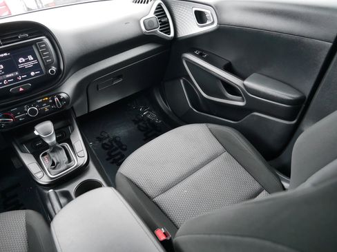 Certified 2022 Kia Soul LX image 11