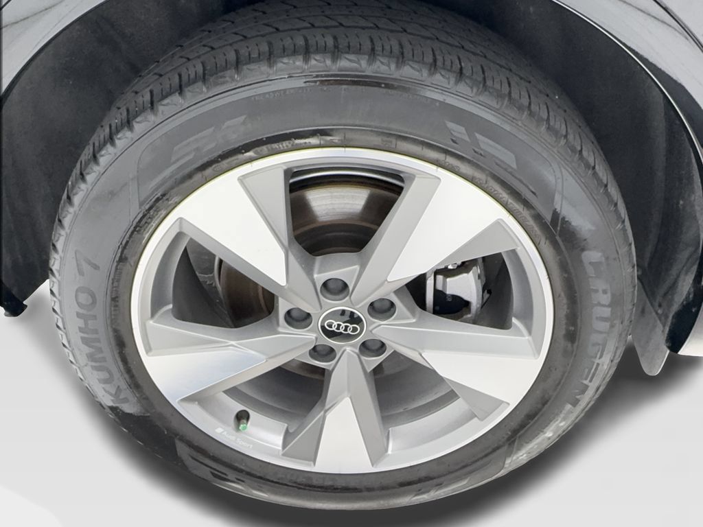 Used 2023 Audi Q5 2.0T Premium w/ Convenience Package AWD/4WD image 17