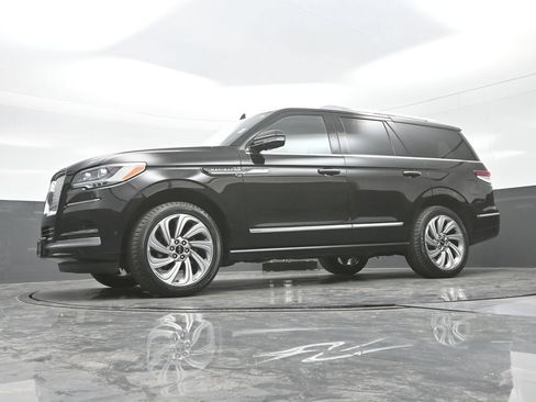 Used 2022 Lincoln Navigator Reserve AWD/4WD image 24