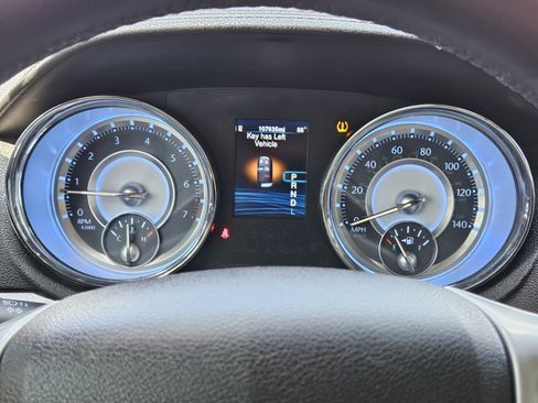 Used 2014 Chrysler 300 image 24