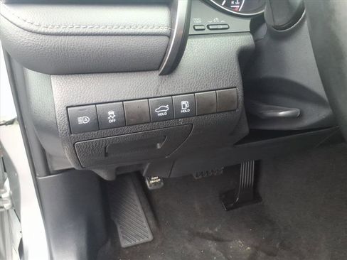 Used 2023 Toyota Camry SE image 13