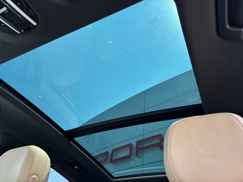 Certified 2023 Porsche Cayenne S Platinum AWD/4WD image 33
