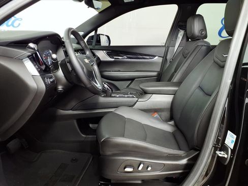 Used 2021 Cadillac XT6 Premium Luxury w/ LPO, ONYX Package image 7