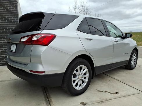 Used 2021 Chevrolet Equinox LS w/ LS Convenience Package image 7