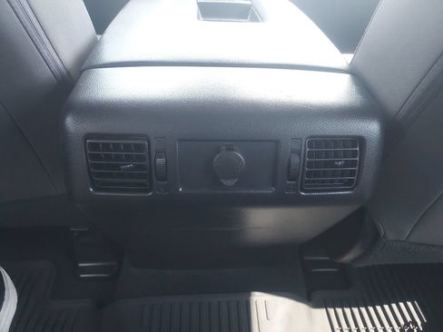 Used 2019 Toyota Tundra SR5 w/ SR5 Upgrade Package AWD/4WD image 11