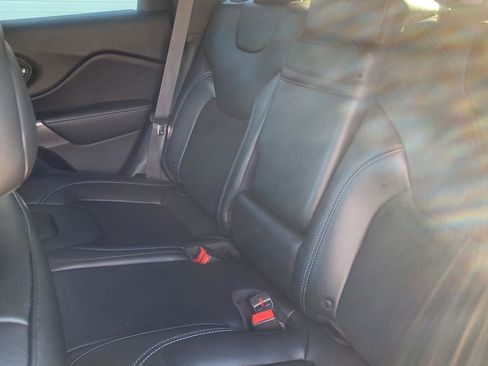 Used 2019 Jeep Cherokee Latitude Plus image 10