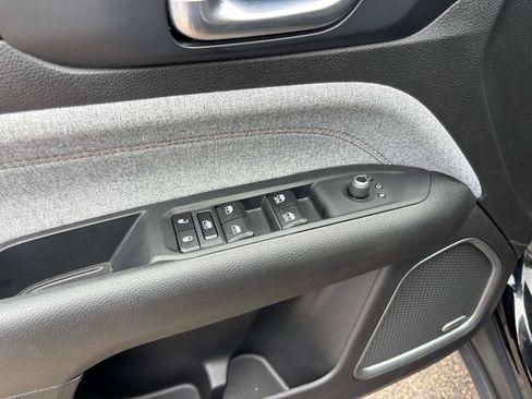 Used 2024 Jeep Compass Latitude w/ Sun and Sound Group AWD/4WD image 12