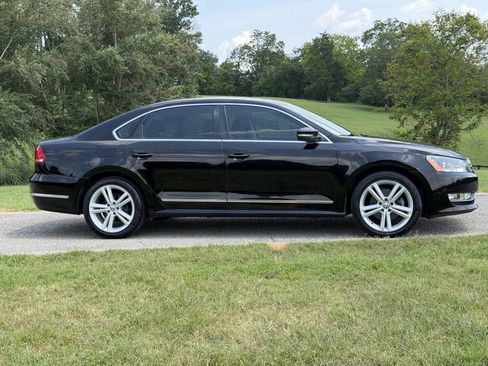 Used 2013 Volkswagen Passat TDI SE FWD image 17