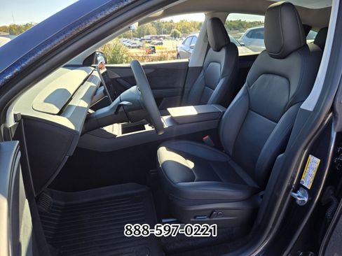 Used 2026 Tesla Model Y Long Range image 8