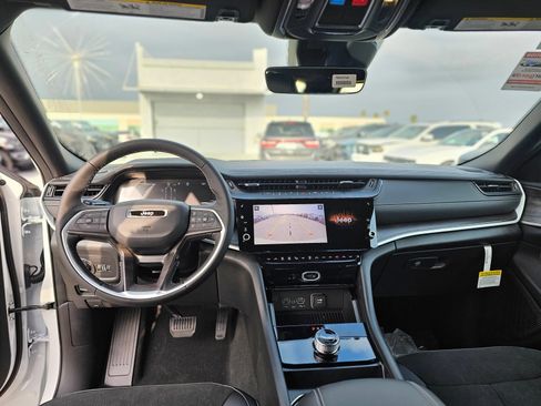 New 2026 Jeep Grand Cherokee L 2WD image 25