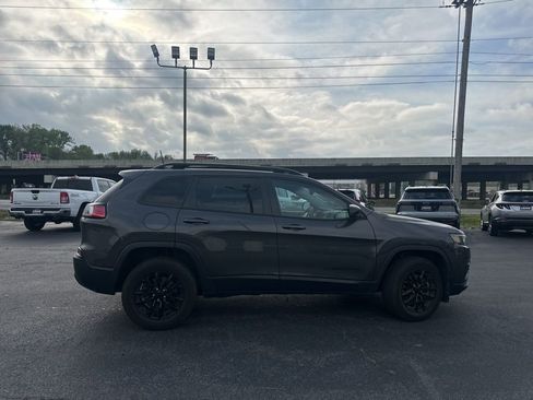 Used 2023 Jeep Cherokee Altitude Lux image 4