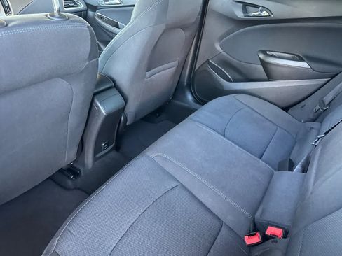 Used 2017 Chevrolet Cruze LT w/ Convenience Package FWD image 4