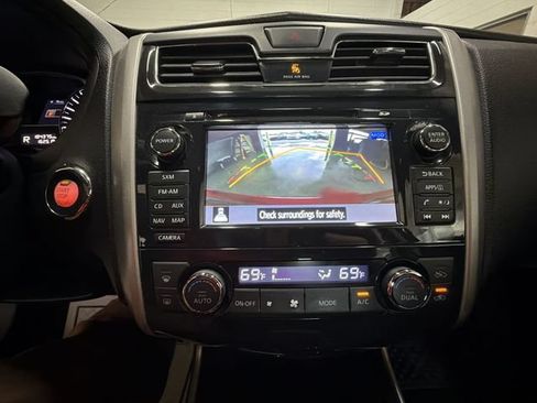Used 2014 Nissan Altima 2.5 SV w/ Convenience Package FWD image 17