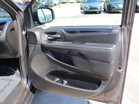 Used 2018 Dodge Grand Caravan SE FWD image 20