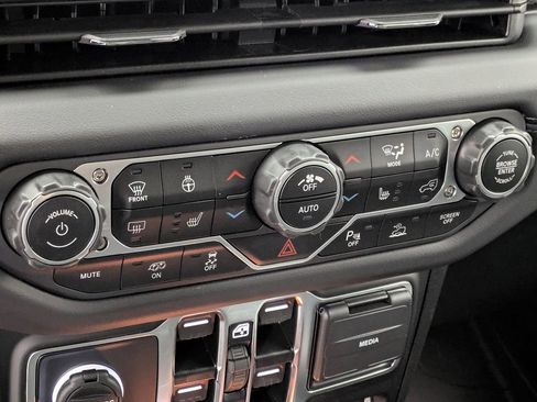 New 2025 Jeep Wrangler Unlimited Rubicon 392 image 30