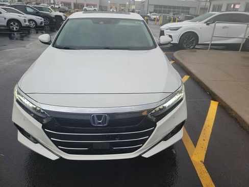 Used 2022 Honda Accord Touring image 2
