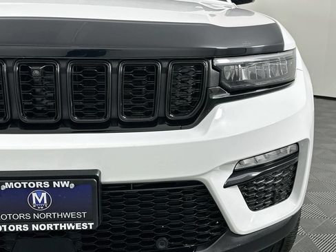 Used 2024 Jeep Grand Cherokee Limited w/ Luxury Tech Group II AWD/4WD image 4
