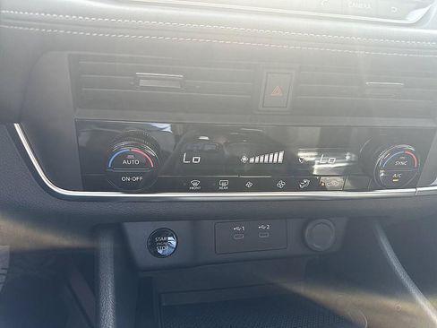 Certified 2025 Nissan Rogue SV FWD image 25