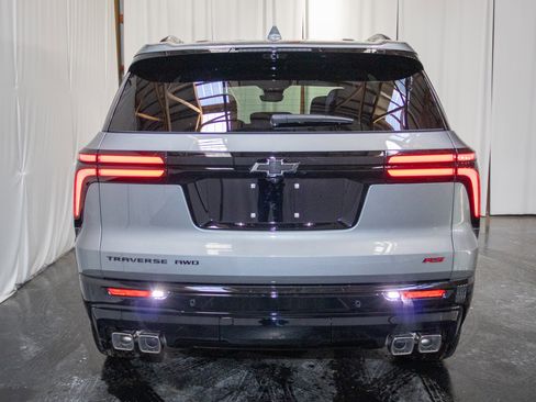 New 2026 Chevrolet Traverse RS image 3