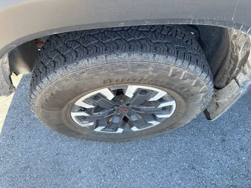 Used 2024 Nissan Frontier PRO-4X w/ Technology Package image 10