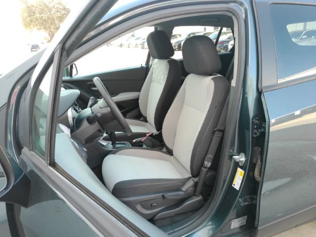 Used 2022 Chevrolet Trax LS w/ Tint and Cruise Package AWD/4WD image 13