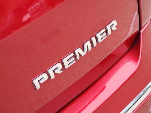 Used 2023 Chevrolet Traverse Premier FWD image 9