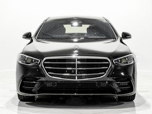 Used 2023 Mercedes-Benz S 580 4MATIC Sedan w/ AMG Line image 2