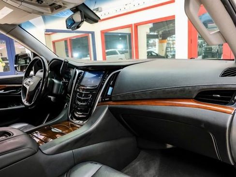 Used 2020 Cadillac Escalade Base image 13