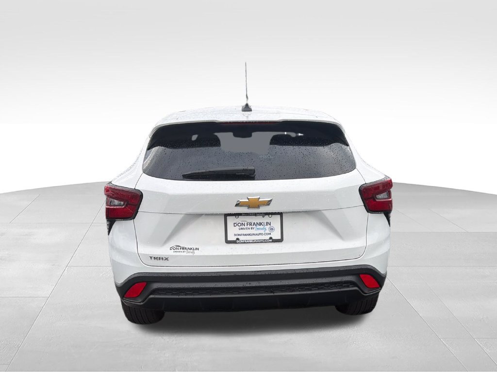 Used 2024 Chevrolet Trax LS w/ LS Convenience Package FWD image 5