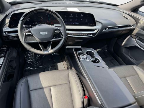 Used 2024 Cadillac Lyriq Luxury AWD/4WD image 2