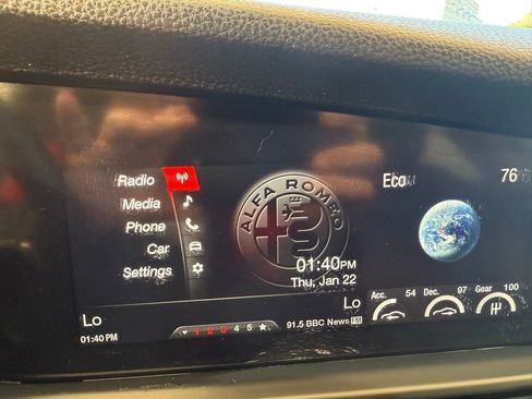 Used 2017 Alfa Romeo Giulia image 33