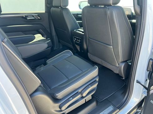 New 2026 Chevrolet Suburban Premier w/ Sun And Tow Package AWD/4WD image 23