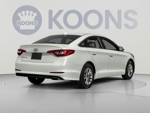 Used 2017 Hyundai Sonata SE FWD image 2