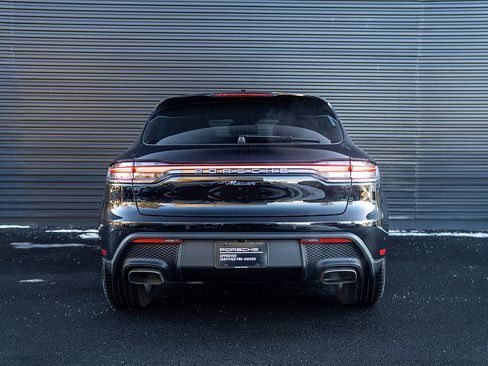 Certified 2025 Porsche Macan AWD/4WD image 29
