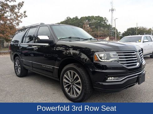Used 2017 Lincoln Navigator Select image 2