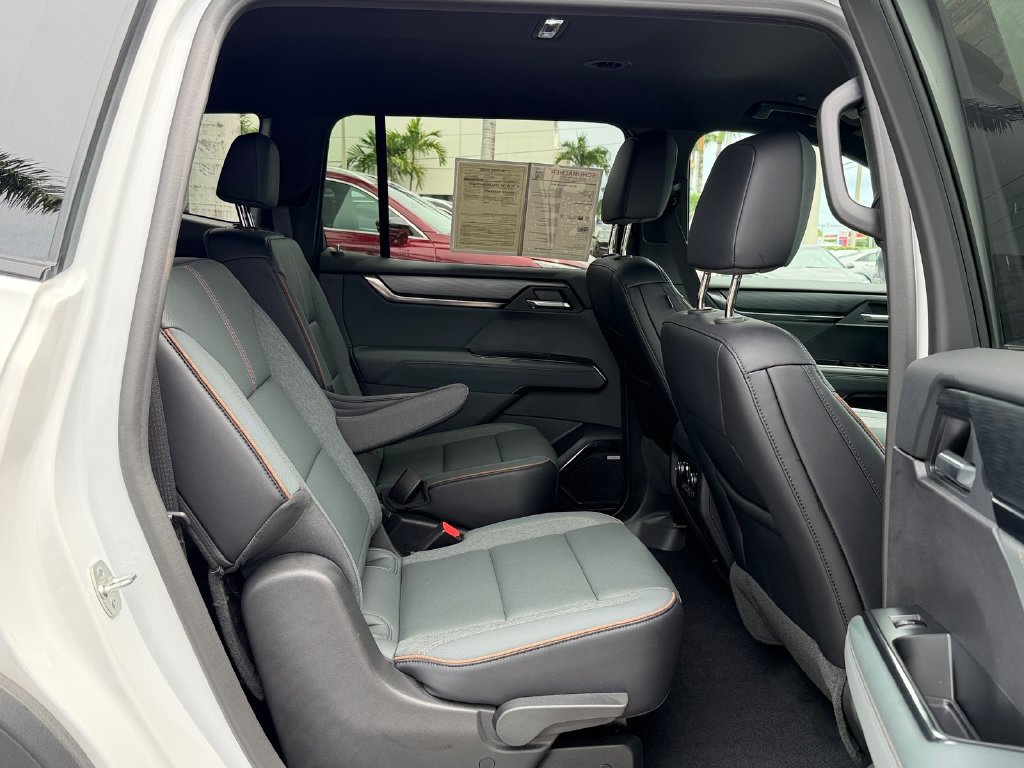 Used 2026 GMC Acadia AT4 AWD/4WD image 18