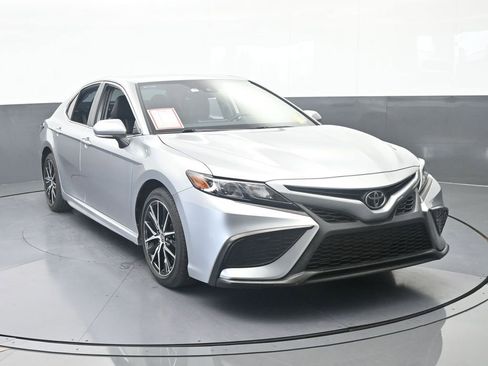 Used 2022 Toyota Camry SE FWD image 9