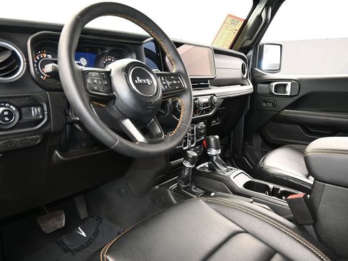 Used 2024 Jeep Gladiator Sport w/ Premium Package image 13