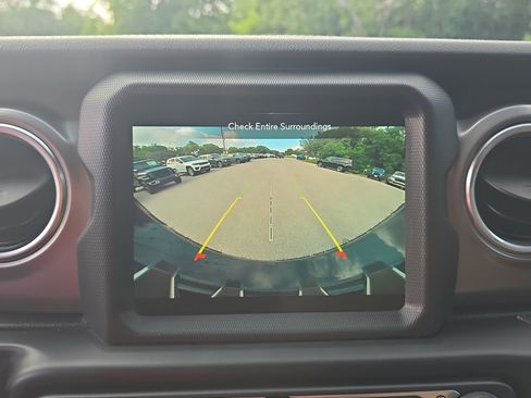 Used 2021 Jeep Wrangler Unlimited Rubicon AWD/4WD image 15