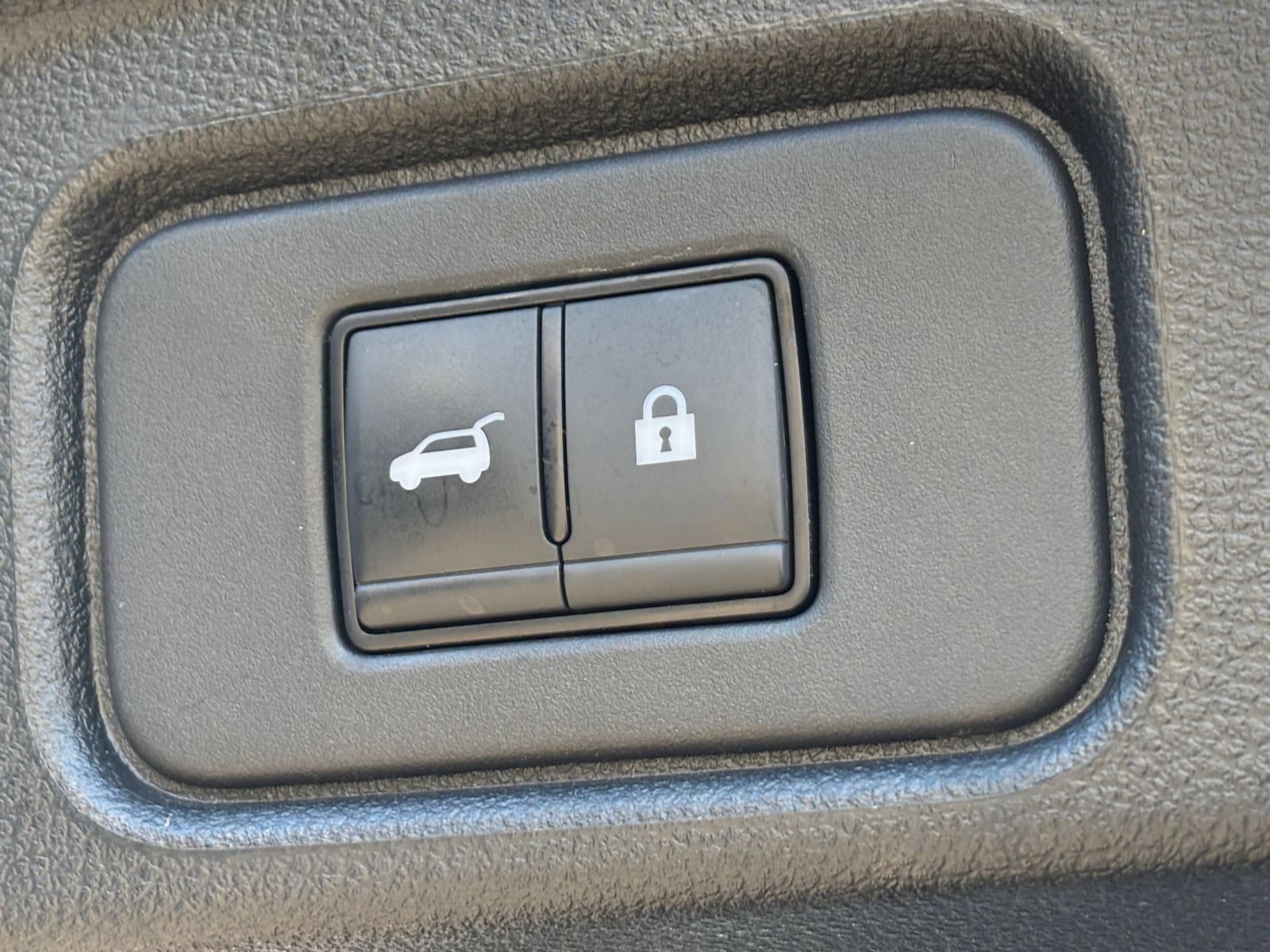Used 2025 Nissan Pathfinder SV AWD/4WD image 22