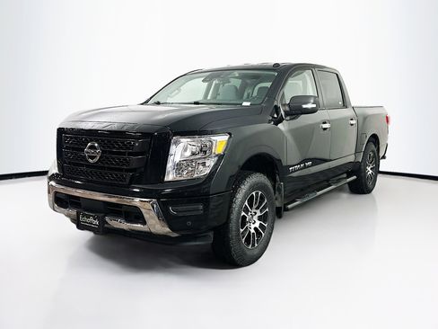Used 2020 Nissan Titan SV w/ SV Convenience Package image 3