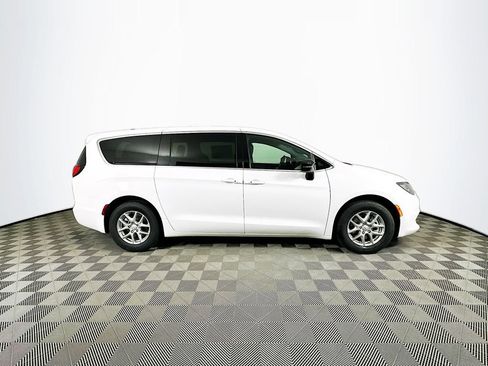 New 2026 Chrysler Voyager LX FWD image 10