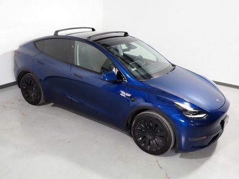 Used 2024 Tesla Model Y Long Range image 13