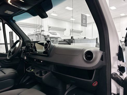 Used 2025 Mercedes-Benz Sprinter 3500 image 26